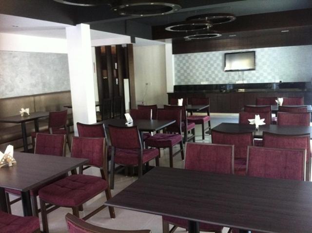 Oyster Airport Hotel Хайдарабад Экстерьер фото